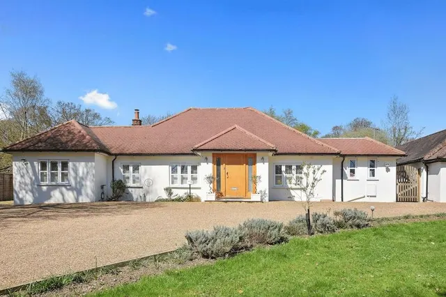 Fetcham, Leatherhead KT22 9SS, photo 1