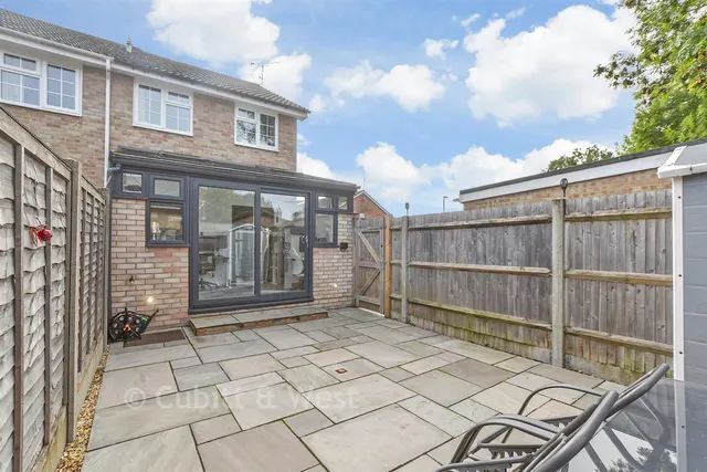 The Fieldings, Southwater, RH13, photo 2