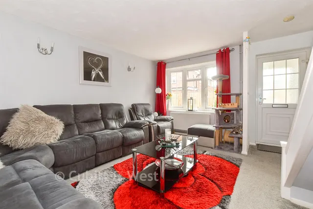 The Fieldings, Southwater, RH13, photo 3