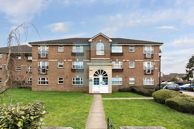 Bunns Lane, Mill Hill, NW7, photo 1