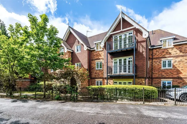 Station Approach, Oxted, RH8, photo 1