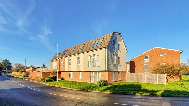 Willow Tree Lodge Cozens Lane East, Wormley, Herts EN10 6GQ, photo 1
