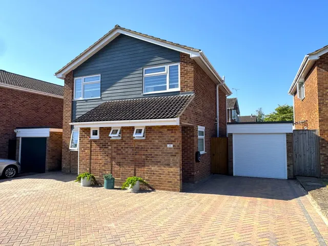 Meeting Oak Lane, Winslow, photo 1