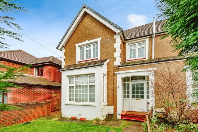 Yattendon Road, Horley, RH6, photo 1