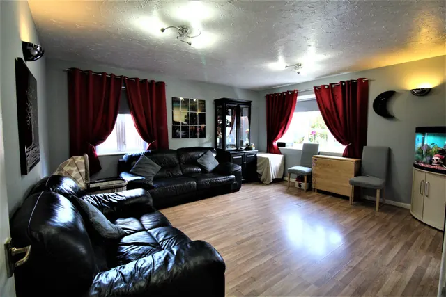 Photo 2 — Brimfield Road, Purfleet, Essex, RM19 1RQ