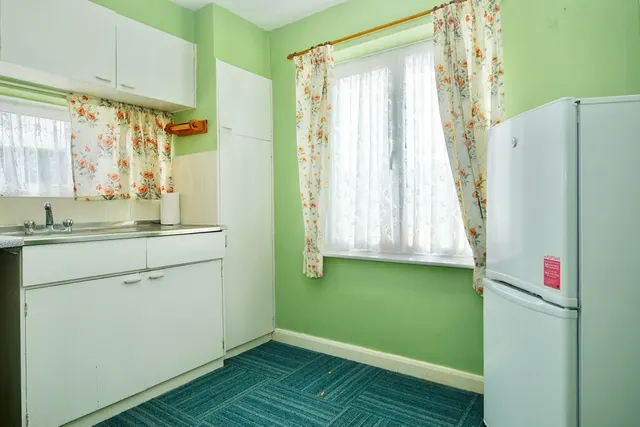 Glebe Road, Sawtry, PE28, photo 3