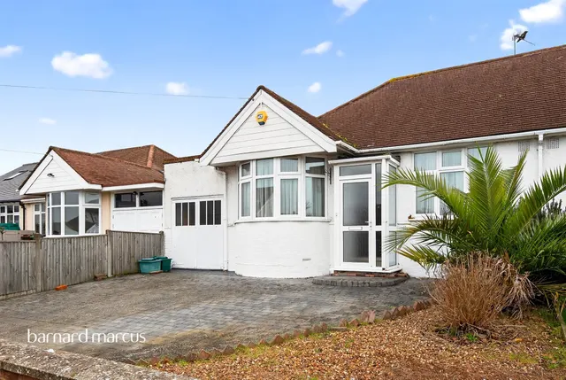 Firswood Avenue, Epsom, photo 1