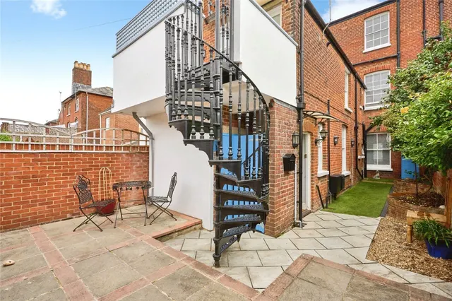 4 bedroom house, Carisbrooke Road, Newport, PO30