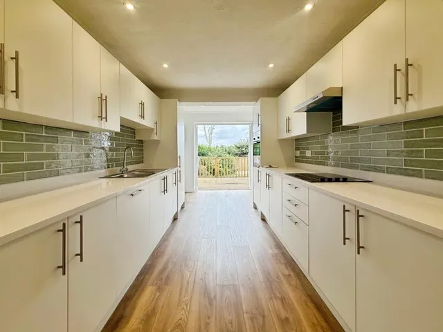 Old Wokingham Road, Crowthorne, RG45, photo 3