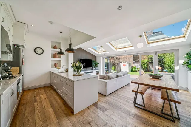 Elms Crescent, London, SW4 8RA, photo 1