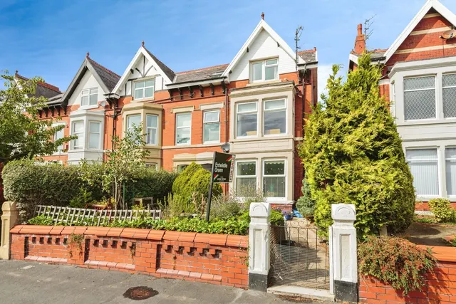 Victoria Road, Lytham St. Annes, FY8, photo 1
