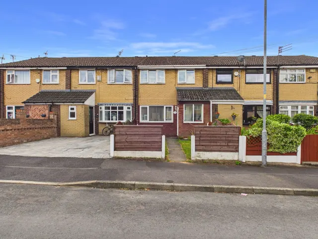 Birkdale Close, Hyde, SK14, photo 1