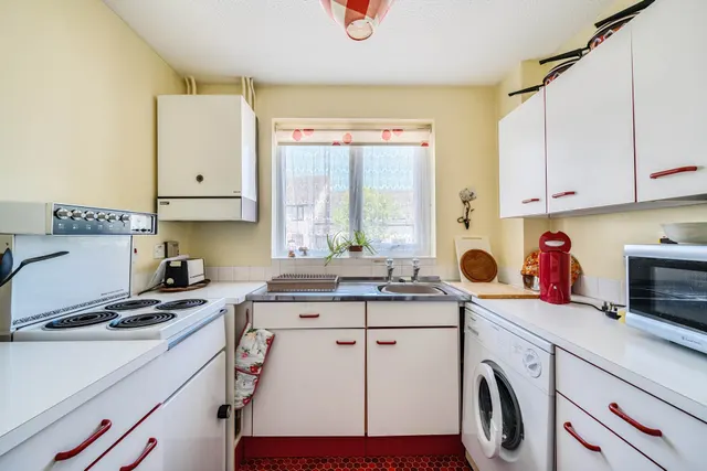 Photo 3 — Greenclose Court, Colyton, EX24 6RG