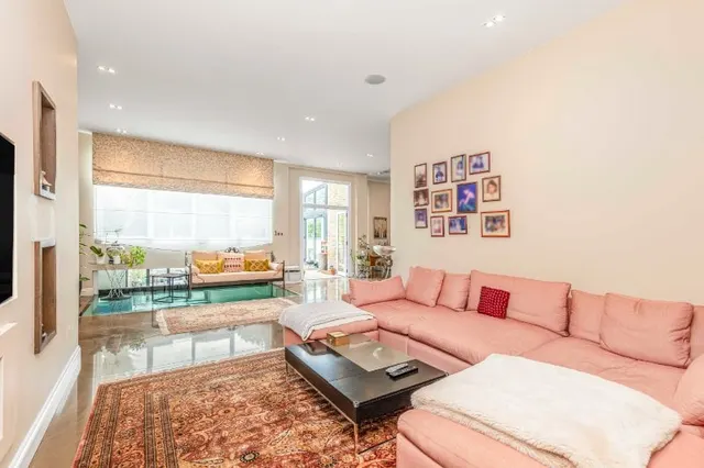 7 bedroom house — Castelnau, Barnes, London, SW13