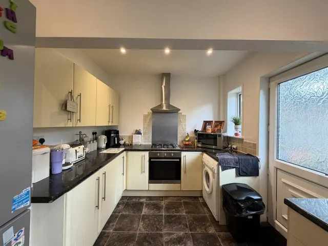 Windsor Crescent, Oakworth, BD22, photo 3