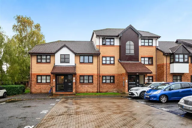 Conifer Way, Wembley, photo 1