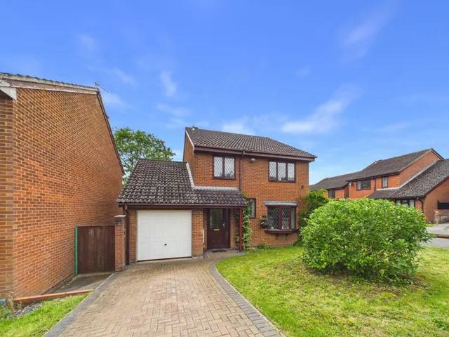 Ballamoor Close, Calcot, RG31, photo 1