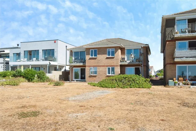 Southwood Road, Hayling Island, PO11, photo 1