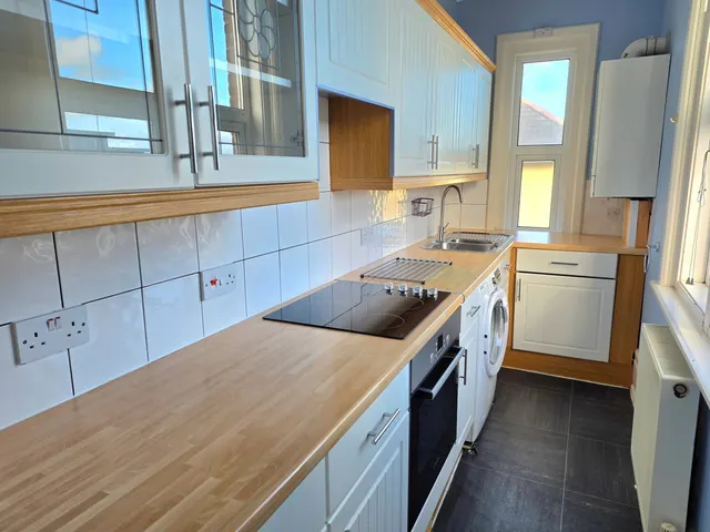 Beachfield Road, Sandown, PO36, photo 3