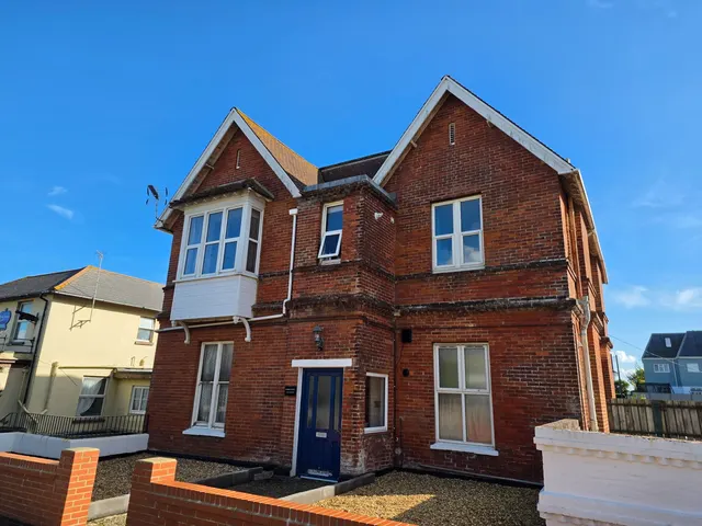 Beachfield Road, Sandown, PO36, photo 1