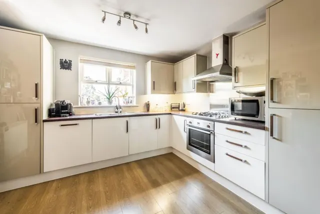 Priory Mews, Haywards Heath, RH16, photo 3