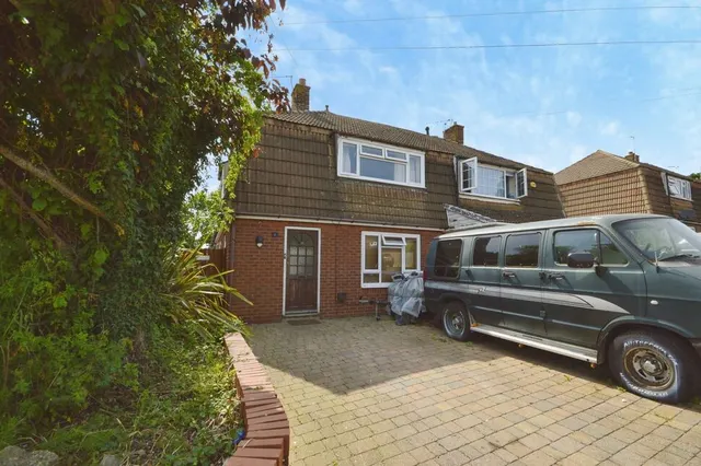Photo 2 — Aveling Close, Hoo, Kent, ME3
