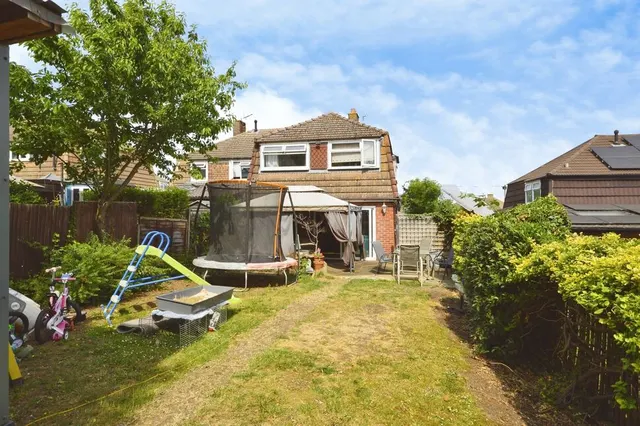 Photo 3 — Aveling Close, Hoo, Kent, ME3