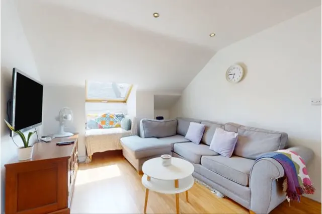 Sunnyhill Road, London, SW16, photo 2