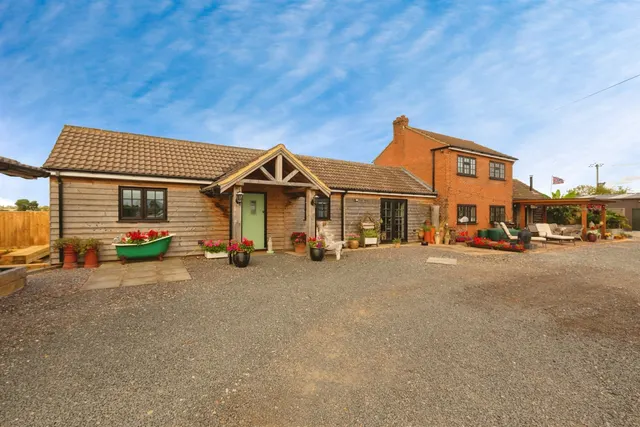 Cheddington Lane, Tring, photo 1