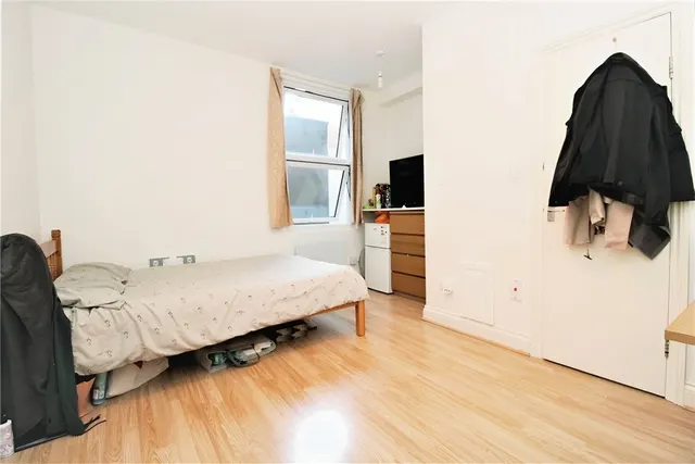 Cavendish Road, London, SW19, photo 2