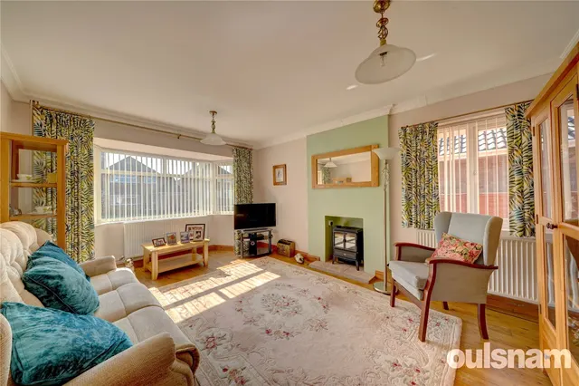 Photo 2 — Witton Avenue, Droitwich, Worcestershire, WR9 8NZ