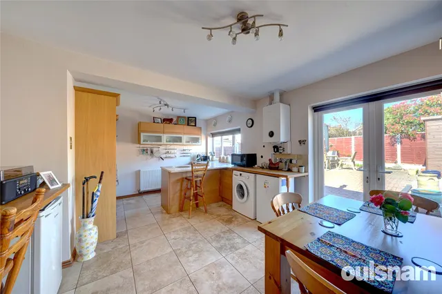 Photo 3 — Witton Avenue, Droitwich, Worcestershire, WR9 8NZ