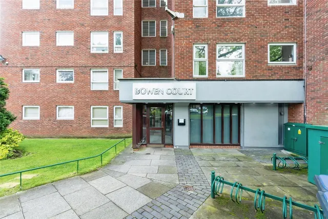 Bowen Court, Wake Green Park, B13, photo 2