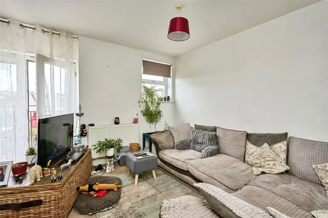 St. Johns Wood Road, Ryde, PO33, photo 3