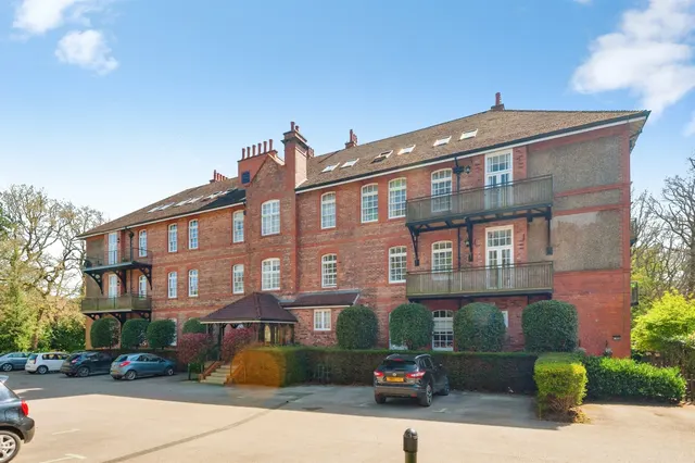 Kingswood Park, Kingswood, Frodsham, photo 1