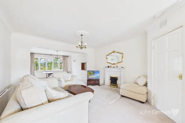 Lambourne Avenue, Ashbourne, photo 3