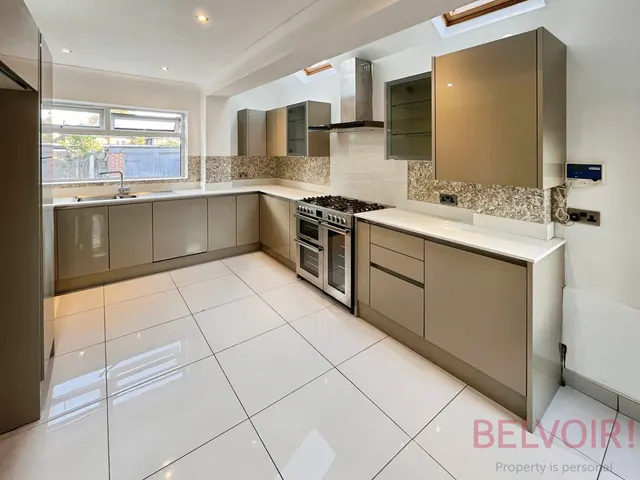Newlyn Drive, Wollaton, Nottingham, NG8, photo 1
