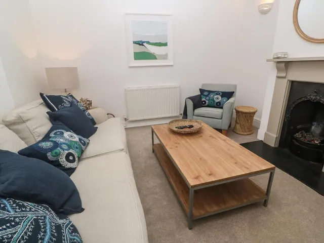 St Gluvias Street, Penryn, photo 3
