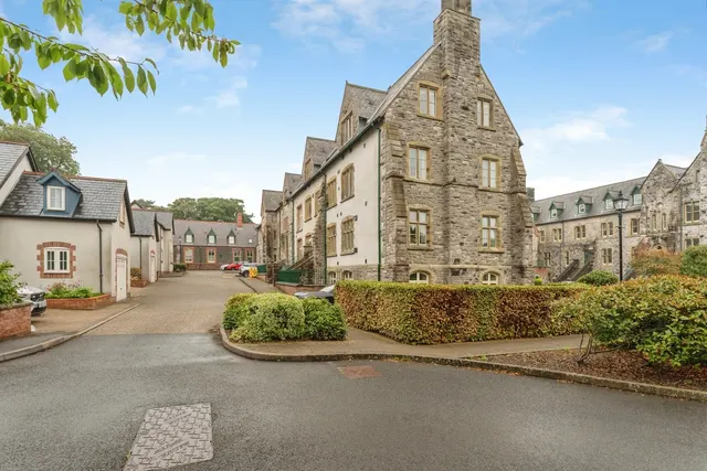 St. Clares Court, Pantasaph, CH8, photo 1