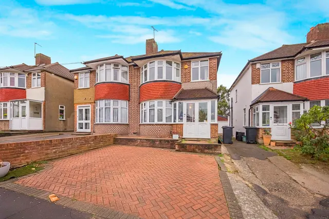 Kirkland Avenue, Ilford, IG5, photo 1