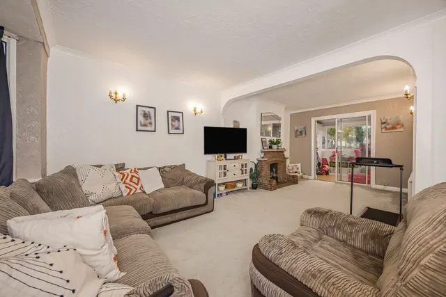 Kirkland Avenue, Ilford, IG5, photo 2