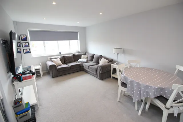Photo 2 — Larkspur Way, EPSOM, Surrey, Epsom, KT199LU