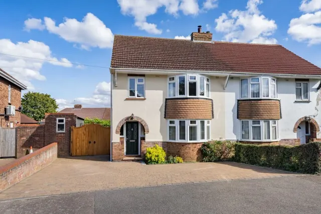 Maple Grove, Bletchley, MK2, photo 1