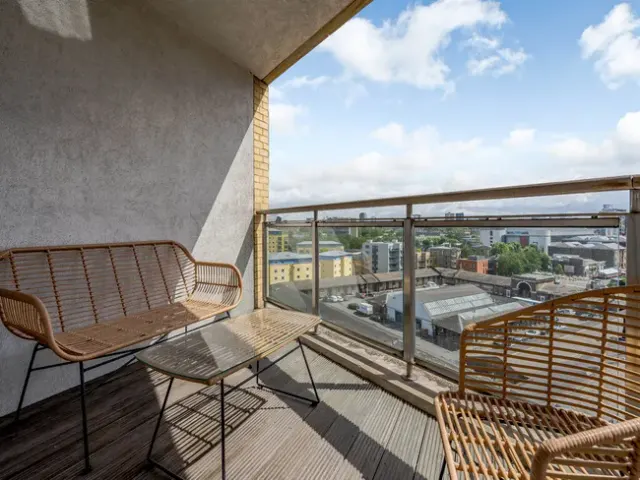 Two Bedroom To Let in Westferry Circus