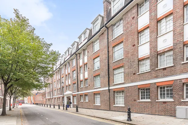 Photo 2 — 43 Meriden Court, Chelsea Manor Street, London