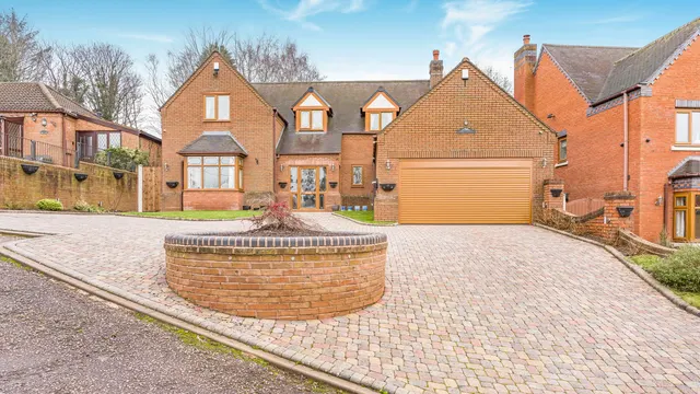 Watling Street, Hints, B78, photo 1