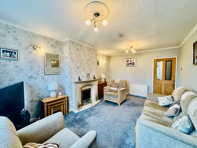 Photo 3 — 18 Mountbatten Close, Unsworth, Bury BL9