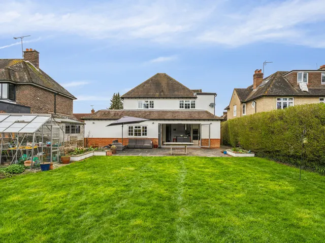 Menin Way, Farnham, GU9, photo 3
