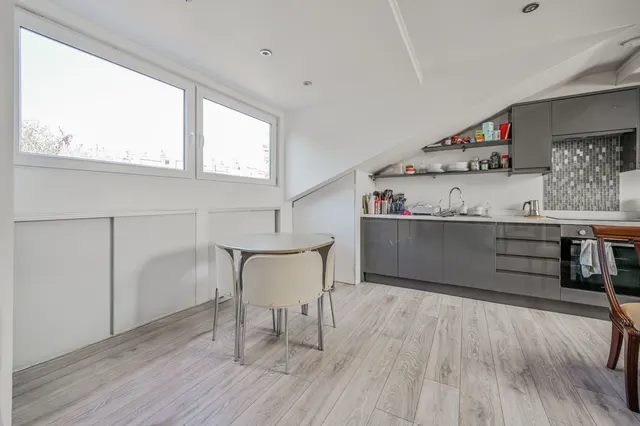 Photo 3 — Flat 6, 40 Methuen Park, London