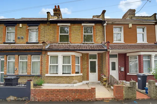 Livingstone Road, Hounslow, TW3, photo 1